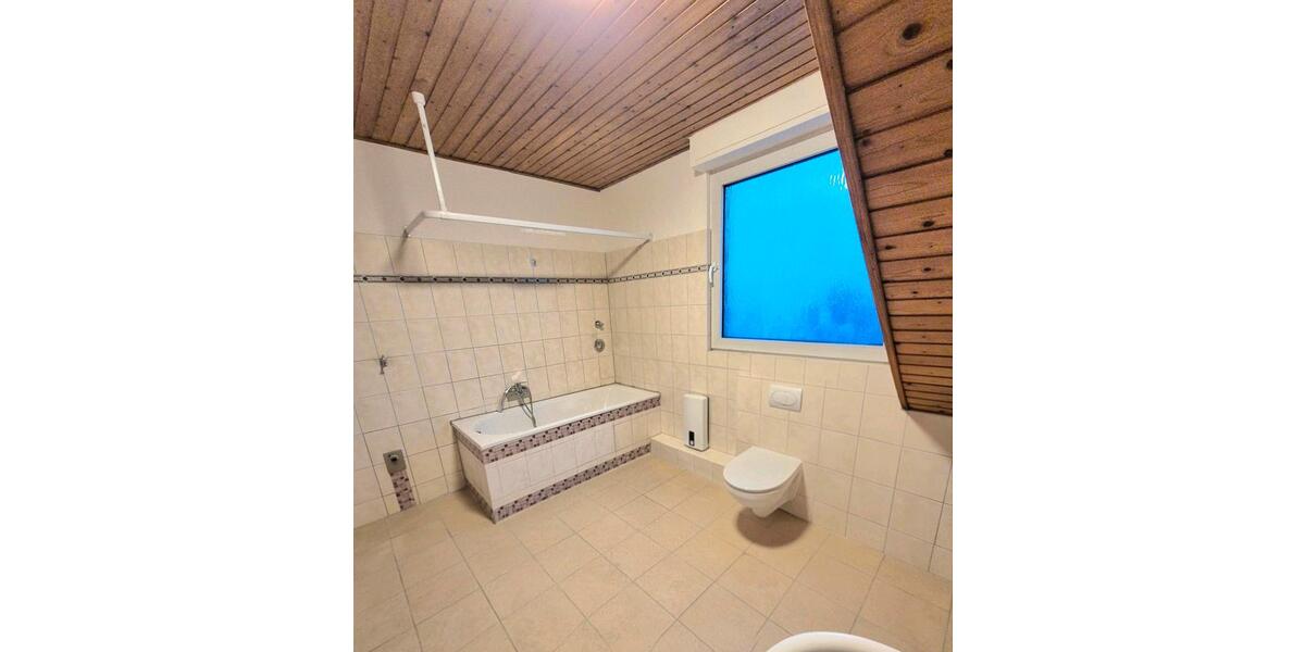 Dachgeschoßwohnung Dinslaken Hiesfeld - 2 Zimmer, 73 m&sup2;, 680&euro; | Angebot:25056427