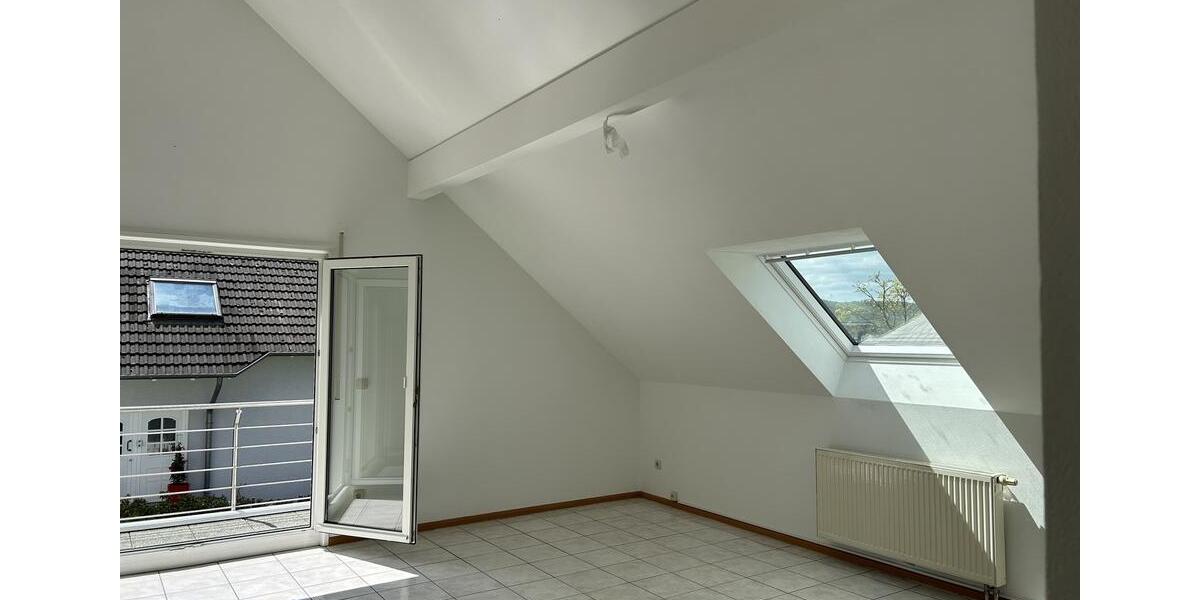 Schöne 2-Zimmer-Wohnung mit Balkon, Grün- & Blicklage von Privat. Am Schäfersberg-Niedernhausen 2 zimmer