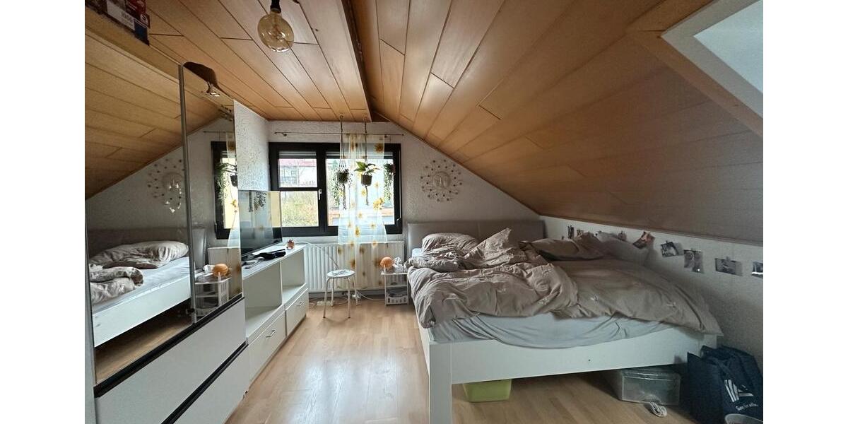 Dachgeschoßwohnung Ebersdorf bei Coburg - 5 Zimmer, 85 m&sup2;, 360&euro; | Angebot:23703572