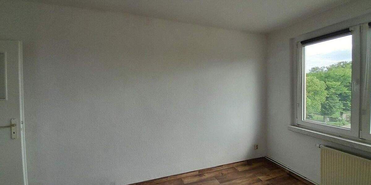 Etagenwohnung Kalbe - 4 Zimmer, 70 m&sup2;, 300&euro; | Angebot:25775646