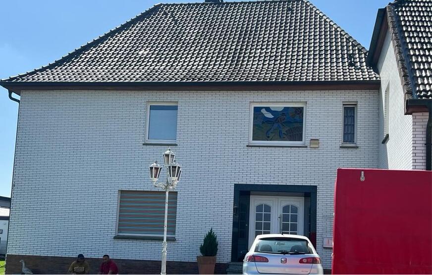 Großzügiges Haus mit 8 Zimmer mit Garten