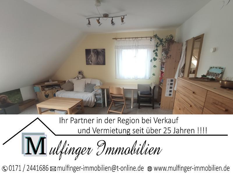 1 Zi. Wohnung im DG (1.OG, auf Wunsch möbliert)