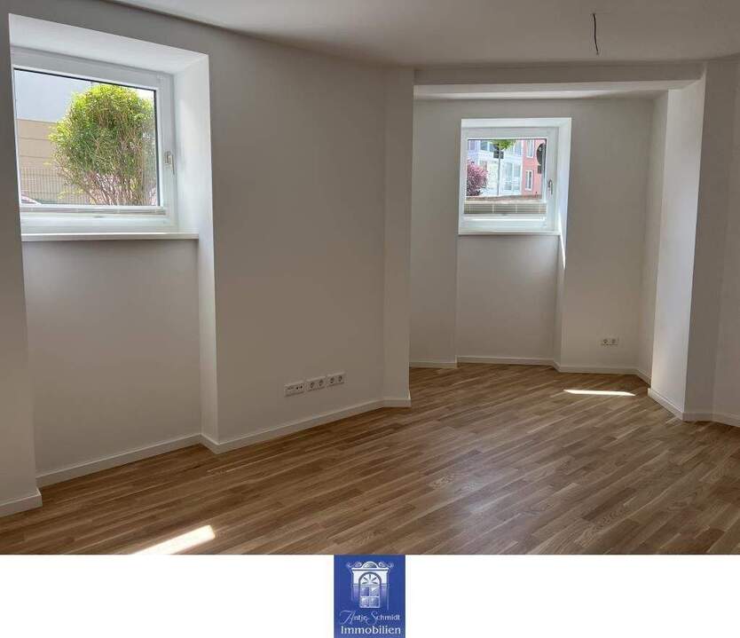 Liebevoll und modern sanierte Wohnung im Erstbezug! Erker, Fußbodenheizung, Parkett! 3 zimmer