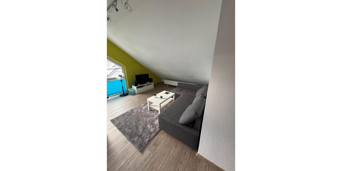 Gemütliches Dachgeschosszimmer Apartment möbliert tageweise 2 zimmer