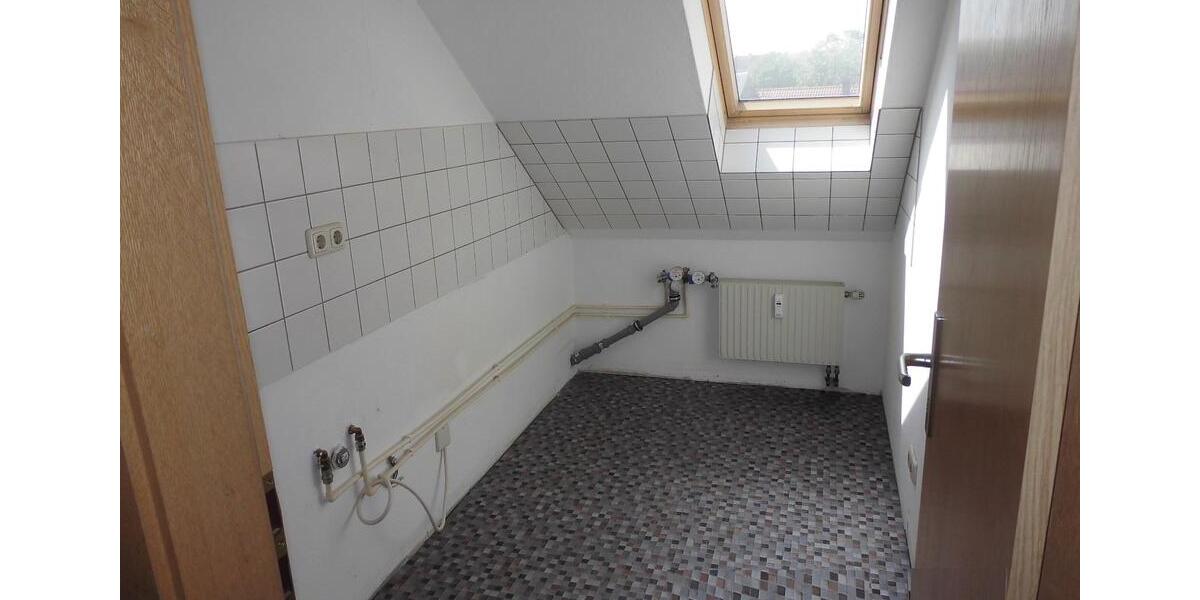 Dachgeschoßwohnung Riesa - 3 Zimmer, 72 m&sup2;, 350&euro; | Angebot:24877914