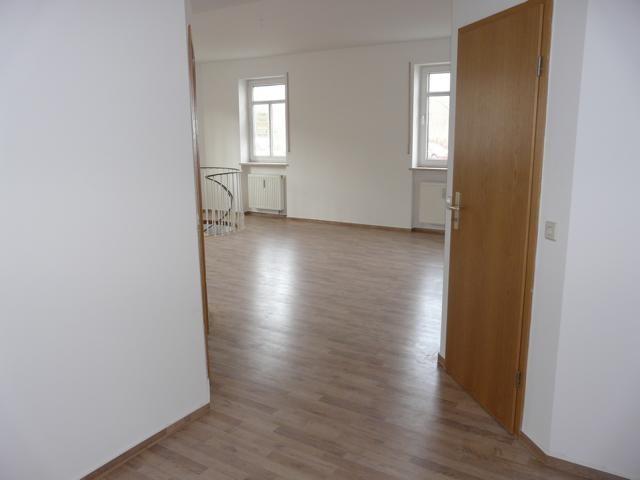 Erdgeschoßwohnung Crimmitschau - 2 Zimmer, 67 m&sup2;, 320&euro; | Angebot:25989867