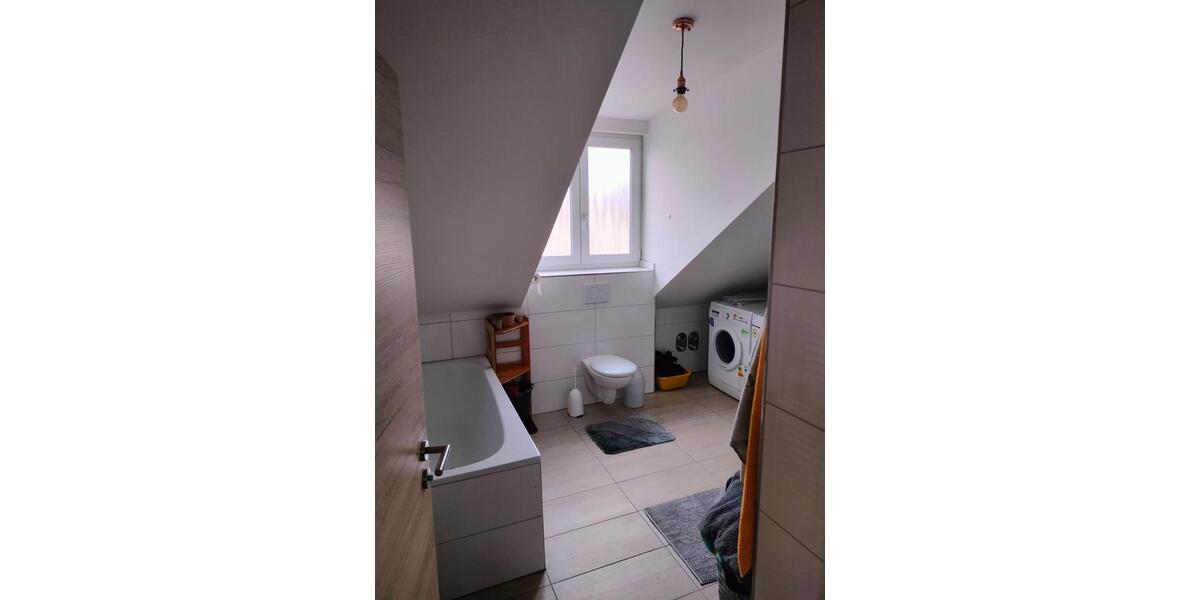 Dachgeschoßwohnung Augsburg Haunstetten-Siebenbrunn - 4 Zimmer, 130 m&sup2;, 1.600&euro; | Angebot:25218981