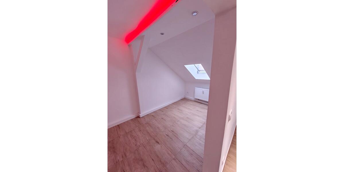 Dachgeschoßwohnung Crimmitschau - 3.5 Zimmer, 65 m&sup2;, 440&euro; | Angebot:25267386