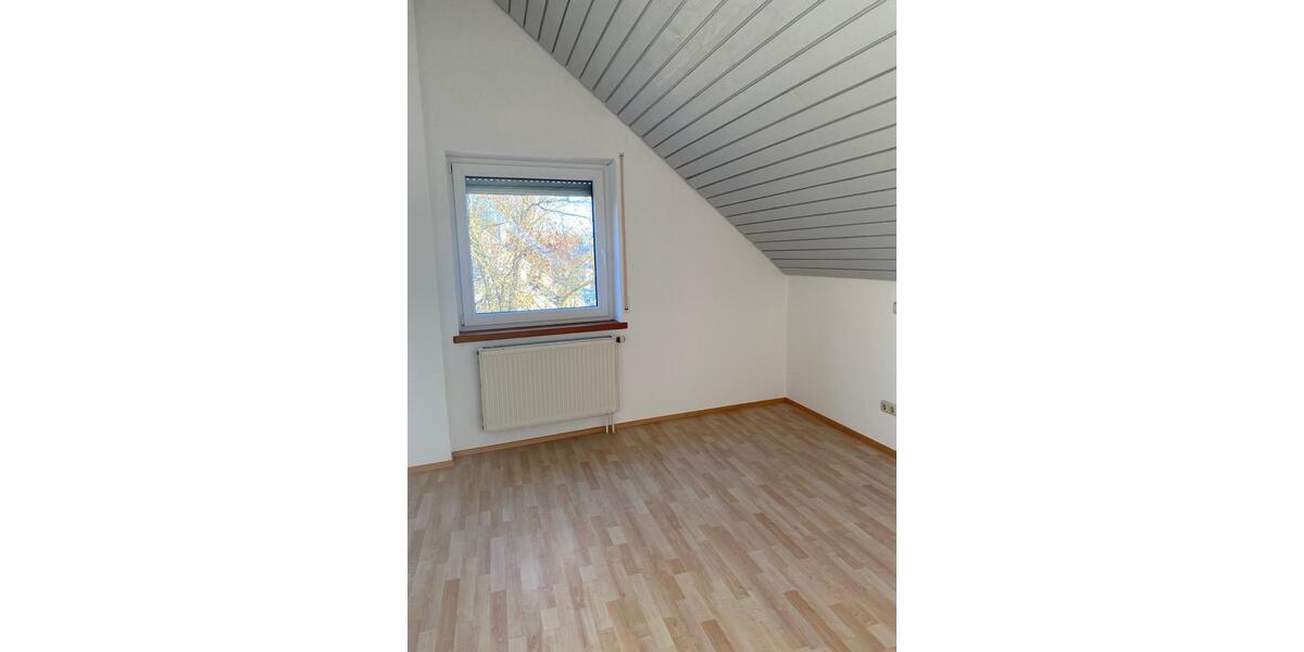 Dachgeschoßwohnung Würzburg Steinbachtal - 3 Zimmer, 82 m&sup2;, 950&euro; | Angebot:24477702