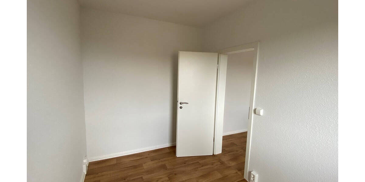 Etagenwohnung Suhl Neundorf - 4 Zimmer, 64 m&sup2;, 400&euro; | Angebot:26393587