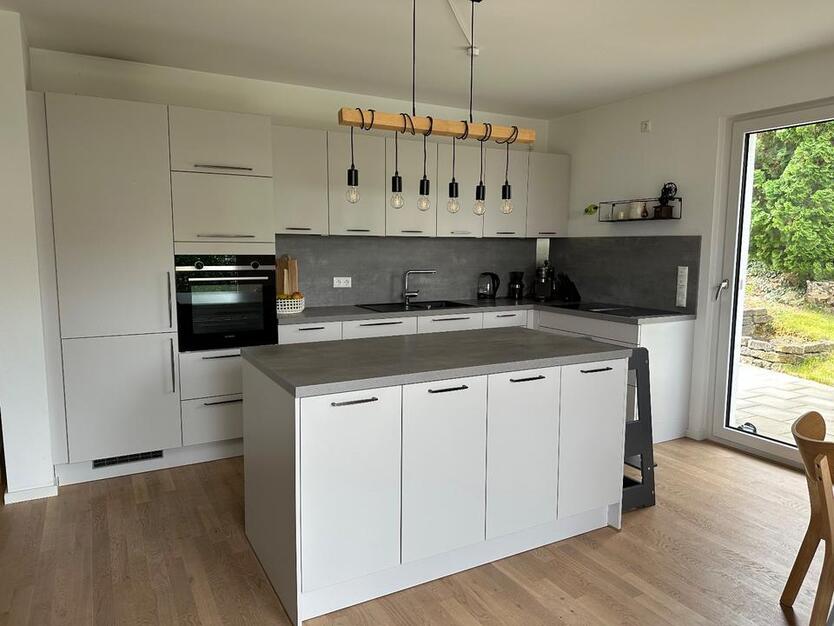 Luxuriöse, barrierefreie GartenWohnung in Winterhausen mit 2 Stel