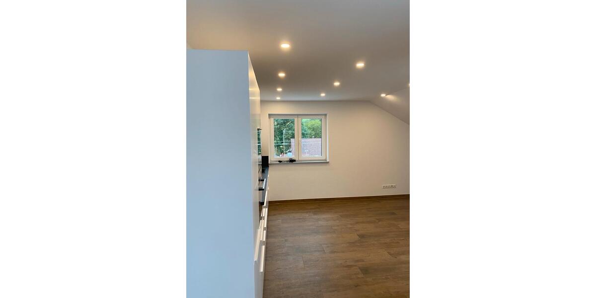 Moderne Dachgeschosswohnung mit Loggia, Einbauküche + Stellplätze zimmer