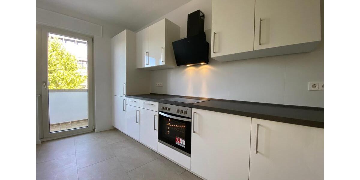 Helle renovierte 3-Zimmer-Wohnung mit neuer Einbauküche (Video) 3 zimmer