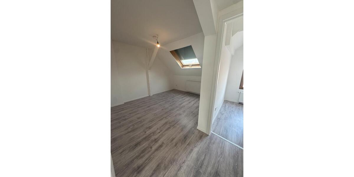 Dachgeschoßwohnung Kreuztal - 5.5 Zimmer, 75 m&sup2;, 700&euro; | Angebot:25721902