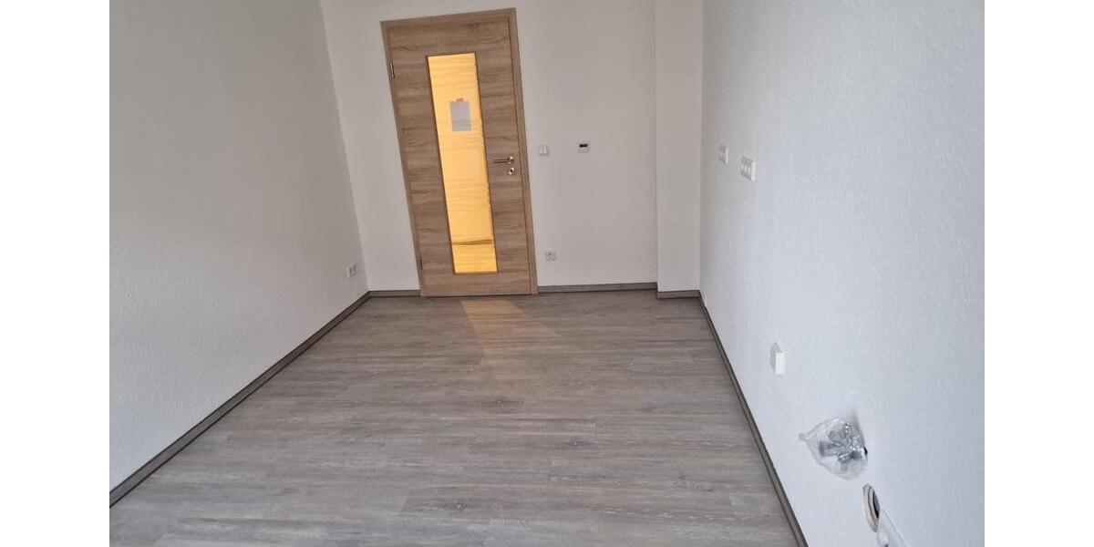 3 Zimmer Wohnung mit großem Balkon in Crimmitschau 3 zimmer