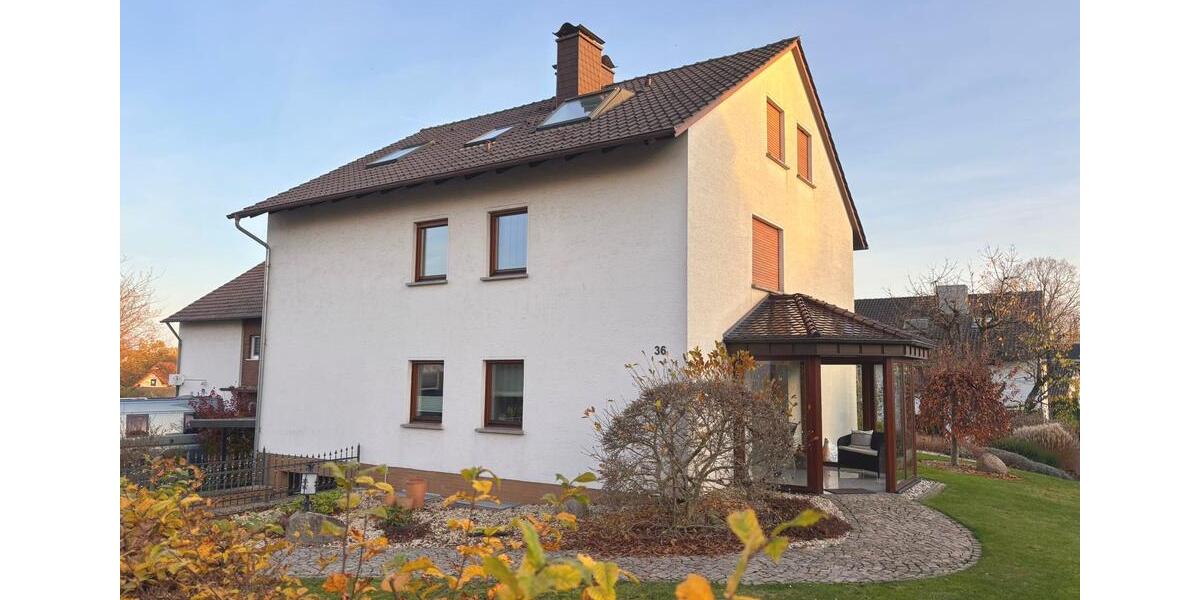 Tolle OG-Wohnung im 2 FH komplett renoviert, mit PKW-Stellplatz und Balkon in Gohfeld! 3 zimmer