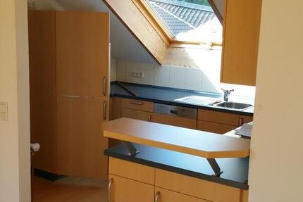 Schöne Dachgeschosswohnung 90qm mit separaten Eingang 3 zimmer