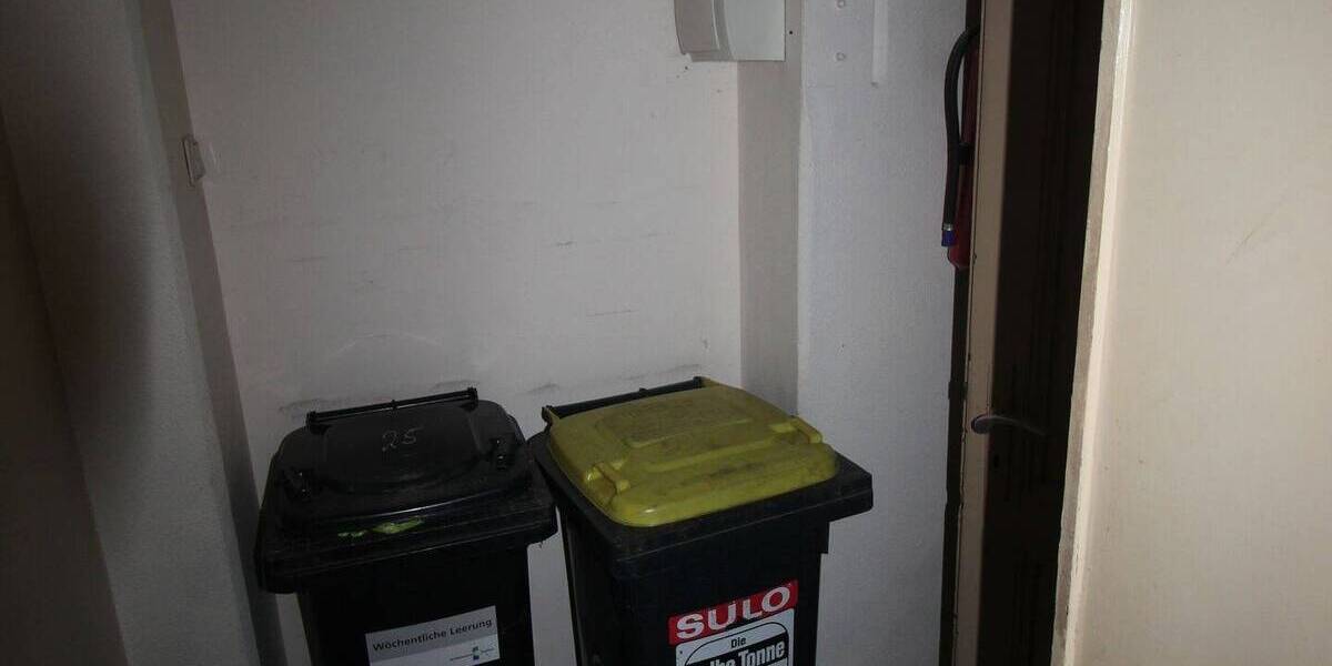 DU , Dellpl.25, 2.OG, 85 m², 2 Zi, Flur, Küche, Bad,Balkon,zusätzl.ein App. 1 Zi.,Flur,WC,1 gr.Einbauschrank 3 zimmer