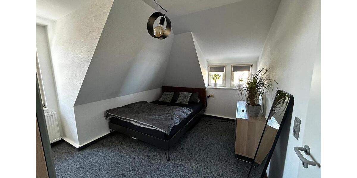 Dachgeschoßwohnung Oelsnitz (Erzgebirge) - 2.5 Zimmer, 70 m&sup2;, 430&euro; | Angebot:25056540