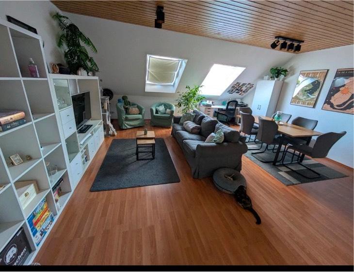 Helle Dachgeschoßwohnung in MüSa– 60 m² ab 01.10. frei