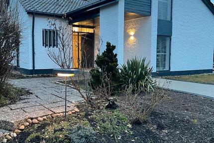 Haus Steinenbronn - 6 Zimmer, 208 m&sup2;, 3.300&euro; | Angebot:25165132