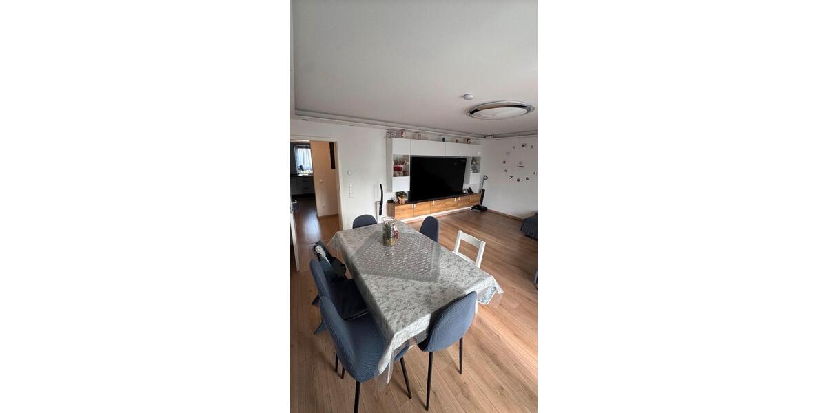 Etagenwohnung Böblingen - 4 Zimmer, 100 m&sup2;, 2.200&euro; | Angebot:25989325
