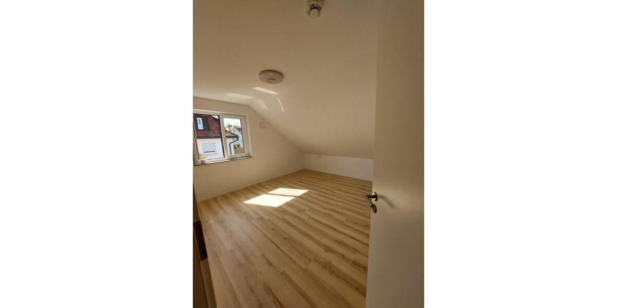 Dachgeschoßwohnung Lauffen am Neckar - 3.5 Zimmer, 91 m&sup2;, 1.150&euro; | Angebot:26676244