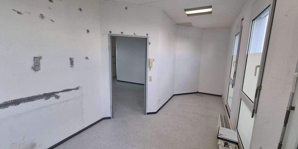 Gewerbeobjekt Karlsbad Langensteinbach - 4 Zimmer, 900&euro; | Angebot:25703395