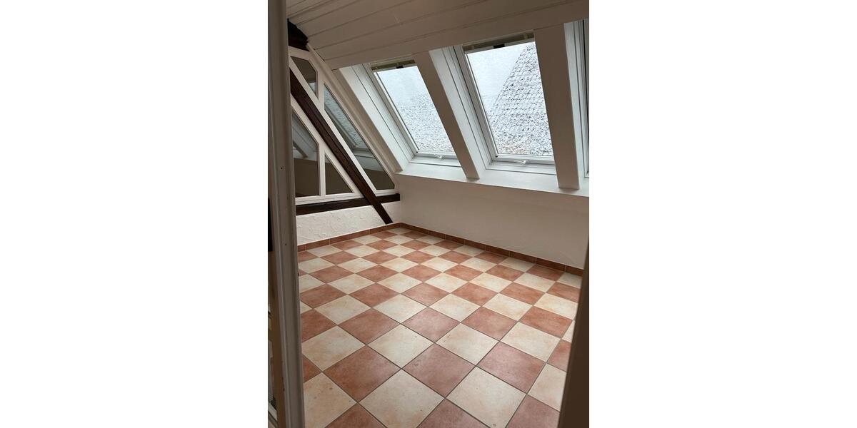 Dachgeschoßwohnung Adelsheim - 3.5 Zimmer, 120 m&sup2;, 1.000&euro; | Angebot:26383093