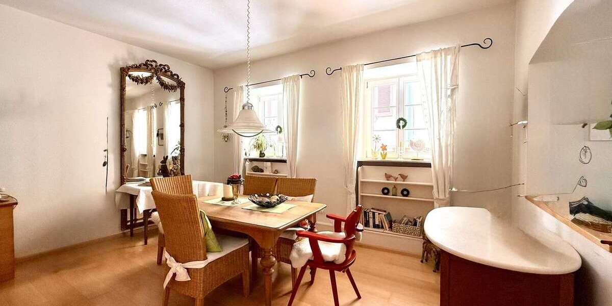 Etagenwohnung Staufen im Breisgau - 4 Zimmer, 121 m&sup2;, 1.600&euro; | Angebot:26013242