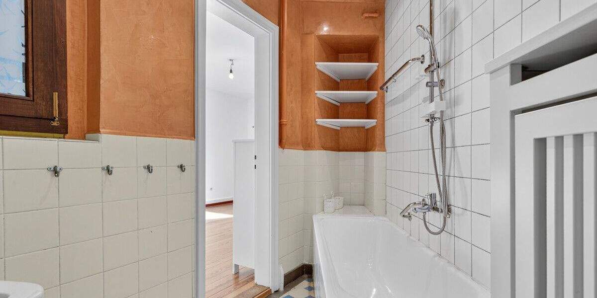 Etagenwohnung Baden-Baden Innenstadt - 4 Zimmer, 115 m&sup2;, 1.280&euro; | Angebot:24860413