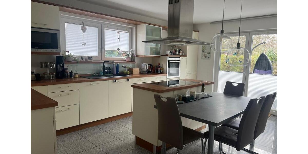 Villa Nienburg (Weser) - 7 Zimmer, 210 m&sup2;, 2.500&euro; | Angebot:25809946