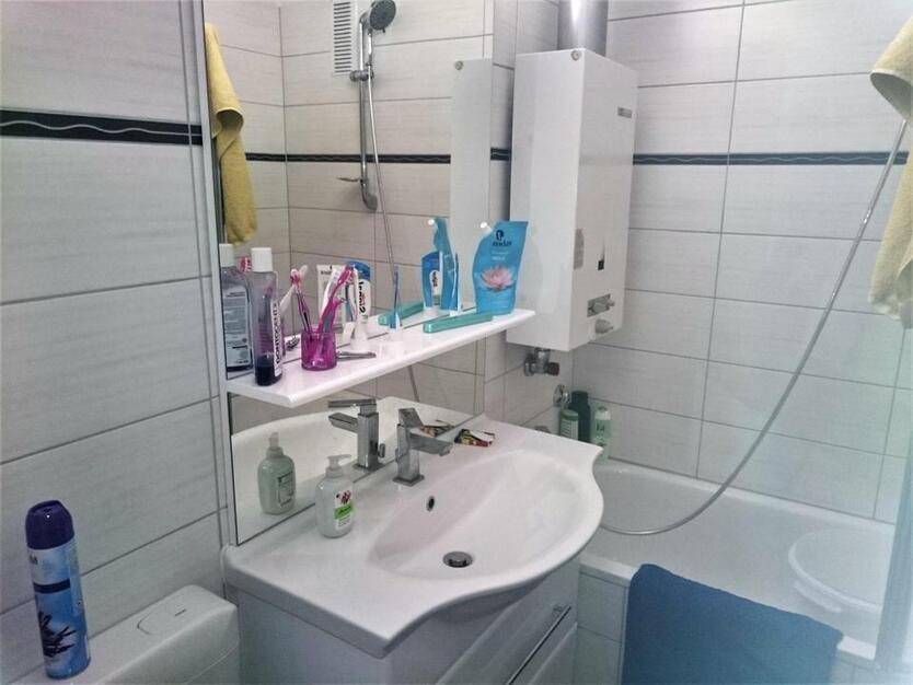 1XZimmer ZU VERMIETERN
