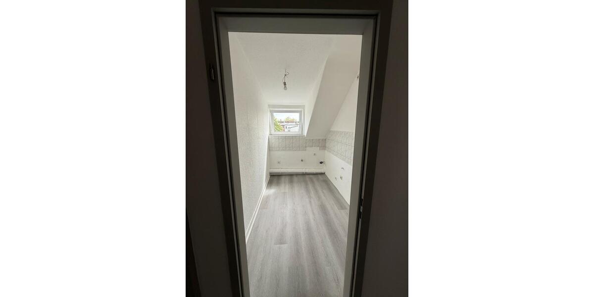 Dachgeschoßwohnung Duisburg Essenberg - 3 Zimmer, 70 m&sup2;, 490&euro; | Angebot:26598026