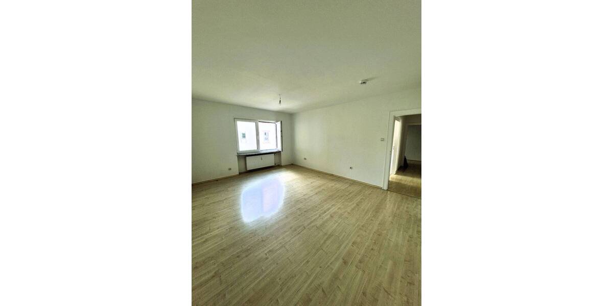 Etagenwohnung Saarbrücken St Johann - 3 Zimmer, 90 m&sup2;, 900&euro; | Angebot:26804247