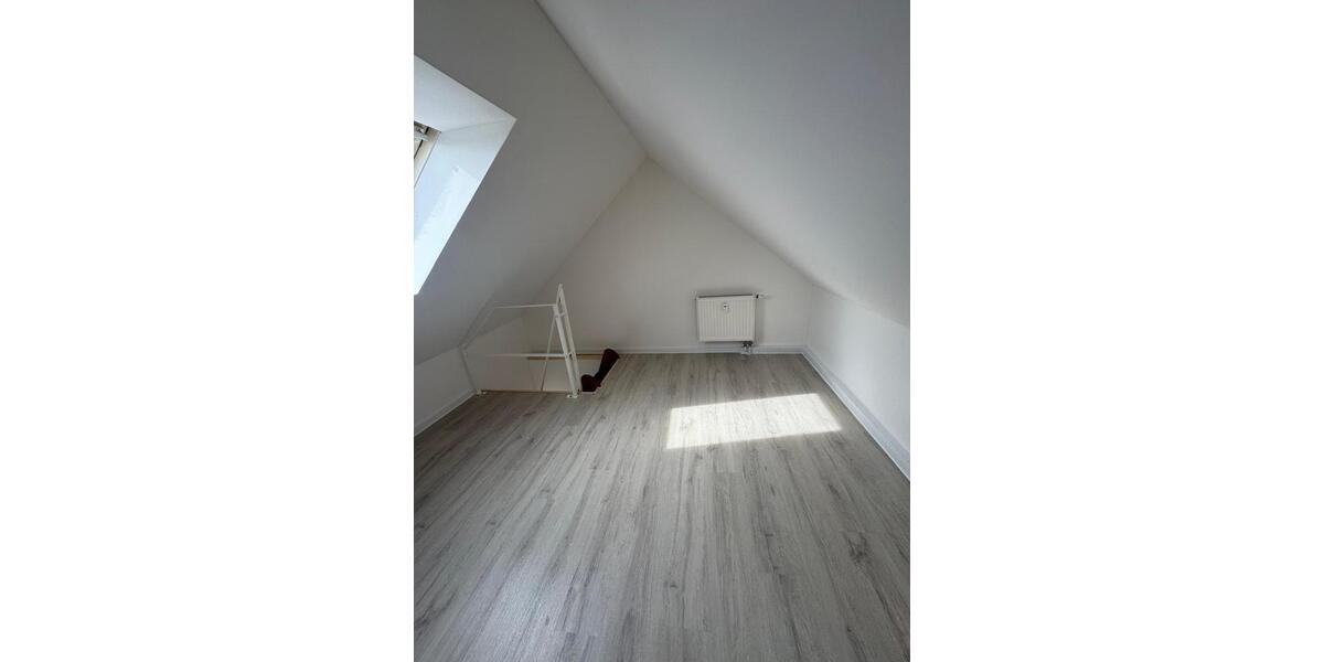 Dachgeschoßwohnung Zeitz - 1.5 Zimmer, 53 m&sup2;, 344&euro; | Angebot:26222986