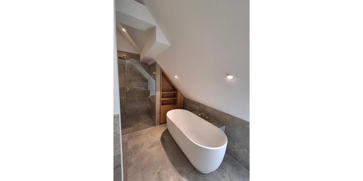 Dachgeschoßwohnung Marburg - 3 Zimmer, 119 m&sup2;, 2.450&euro; | Angebot:25880812