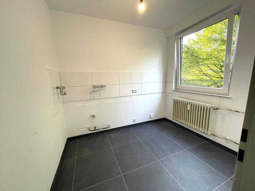 **Moderne, helle & frisch renovierte 2,5-Zimmer-Wohnung in Oberbarmen - mit Balkon & Aufzug**