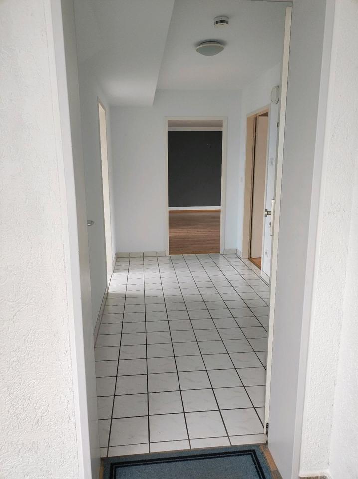 2 Zimmer Wohnung 60 m2 im DG zu sofort zu vermieten