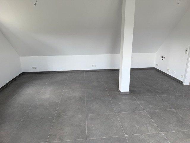 Dachgeschoßwohnung Dahlem - 1 Zimmer, 34 m&sup2;, 300&euro; | Angebot:26253427
