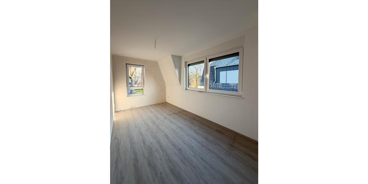 Dachgeschoßwohnung Gronau (Westfahlen) - 3 Zimmer, 92 m&sup2;, 1.330&euro; | Angebot:24149068