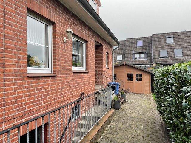 Vermietungsangebot für eine Doppelhaushälfte mit großer Terrasse, eigenem Gartenteil und einem Carport Platz in 21629 Neu Wulmstorf