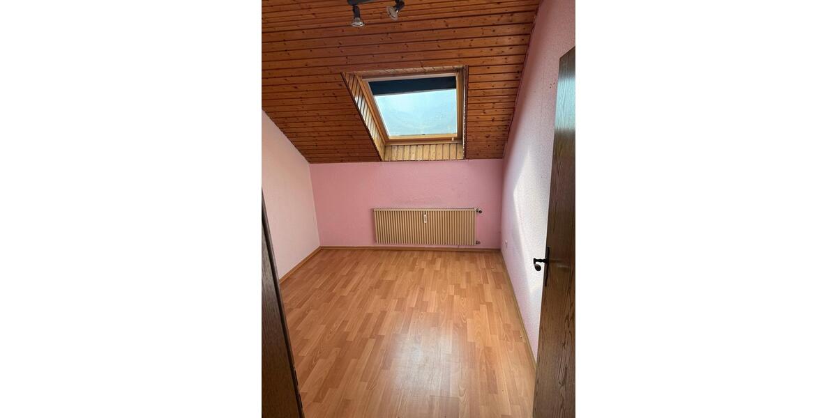 Dachgeschoßwohnung Losheim am See - 4 Zimmer, 100 m&sup2;, 900&euro; | Angebot:26165327