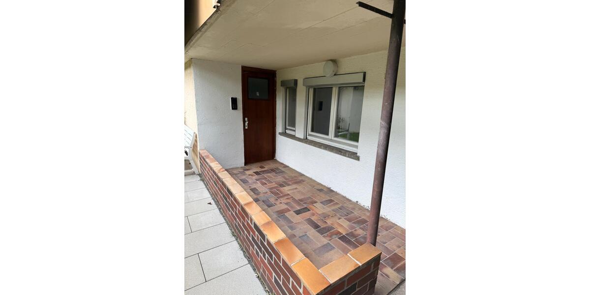 Helle 2-Zimmer-Untergeschosswohnung mit Einbauküche und Terrasse 3 zimmer