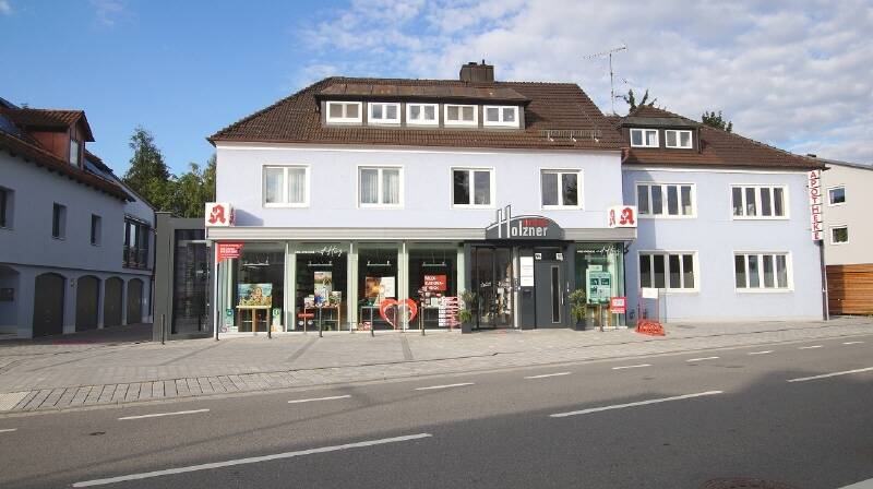 Großzügig geschnittene 3 Zimmer-Wohnung mit Dachterrasse und Garage