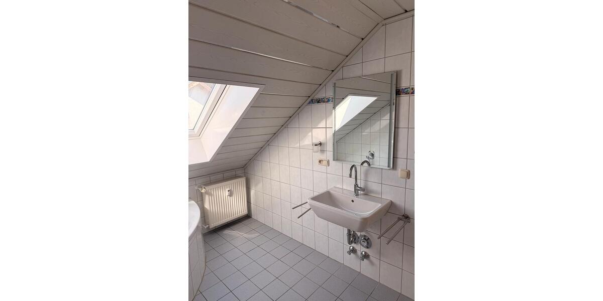 Dachgeschoßwohnung Neuhof - 3 Zimmer, 77 m&sup2;, 693&euro; | Angebot:26216085