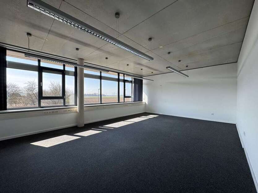 Büro in Gaimersheim 3.600 € 304.78 m²