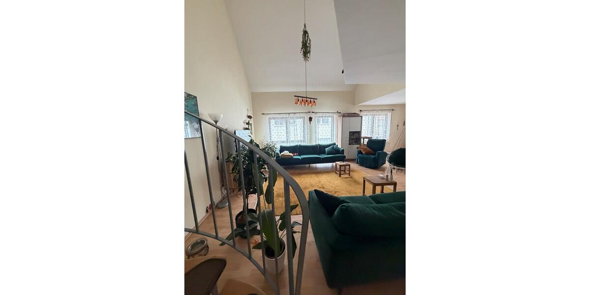 Etagenwohnung Weinheim - 4 Zimmer, 150 m&sup2;, 1.980&euro; | Angebot:26548955