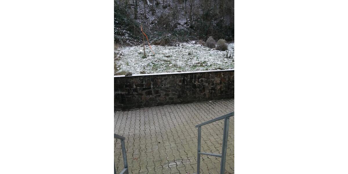 Helle Altbau-Wohnung mit 3 Zi - Kü - Bad - Terrasse - 1Stellplatz 3 zimmer