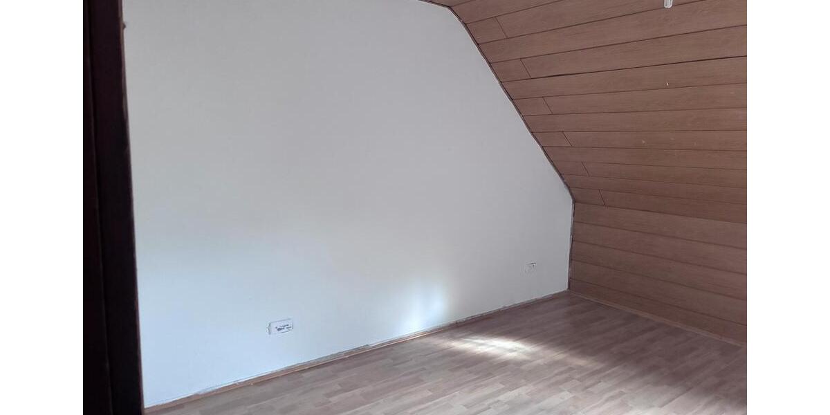 Dachgeschoßwohnung Püttlingen - 3 Zimmer, 90 m&sup2;, 600&euro; | Angebot:24839798